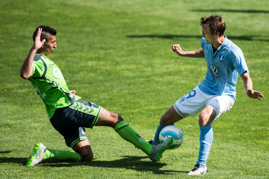 Odense Mohamed El Makrini och Malmö FFs Magnus Wolff Eikrem