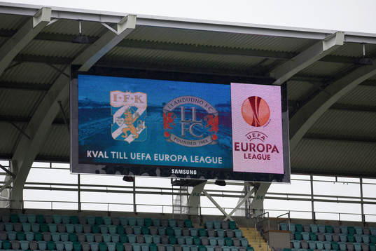 Läktare med skärm på Gamla Ullevi innan fotbollsmatchen