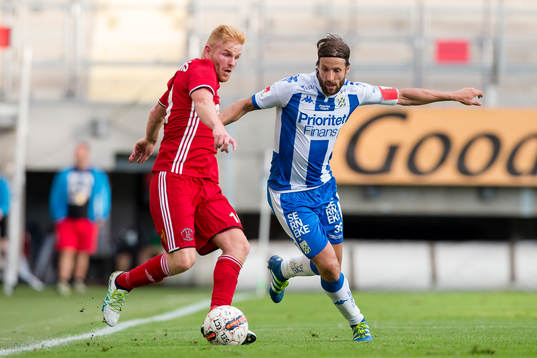 Llandudnos Marc Williams mot IFK Göteborgs Mattias