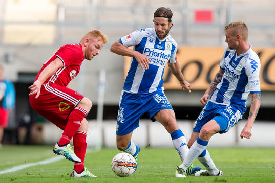 Llandudnos Marc Williams mot IFK Göteborgs Mattias
