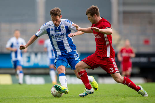 IFK Göteborgs Emil Salomonsson mot Llandudnos James Joyce