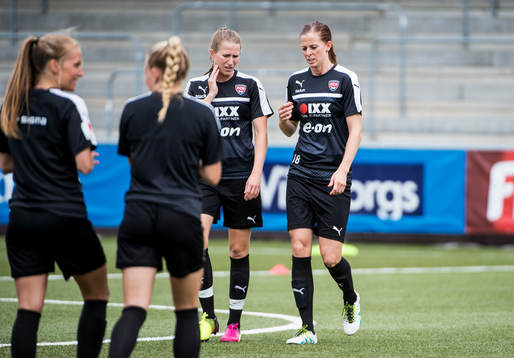 Emma Berglund och Lotta Schelin