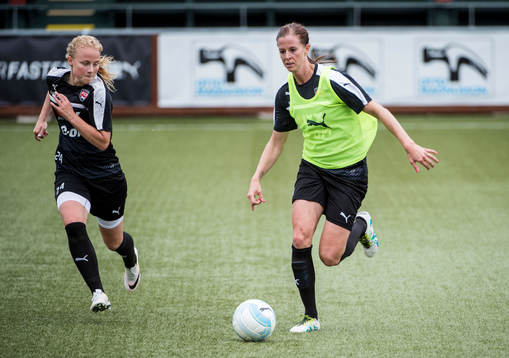 Ebba Wieder och Lotta Schelin