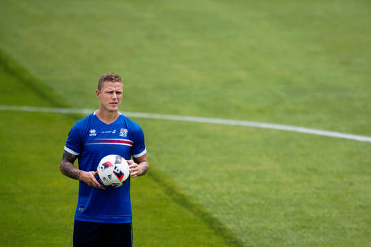 Ragnar Sigurdsson  på Islands fotbollslandslags träning