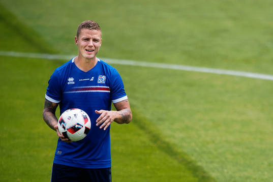 Ragnar Sigurdsson  på Islands fotbollslandslags träning