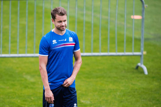 Kári Arnason på Islands fotbollslandslags träning
