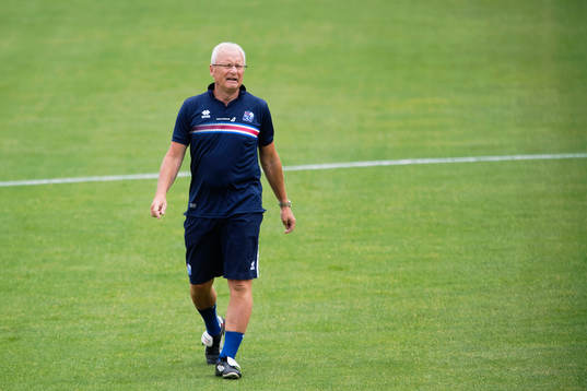 Roland Andersson på Islands fotbollslandslags träning