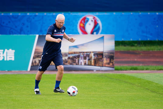 Roland Andersson på Islands fotbollslandslags träning