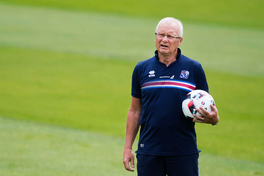Roland Andersson på Islands fotbollslandslags träning