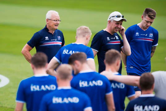 Roland Andersson på Islands fotbollslandslags träning