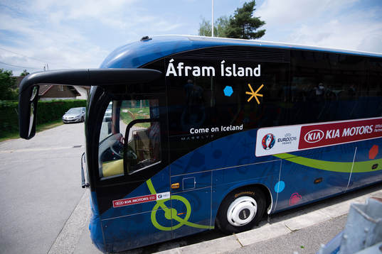 Islands spelarbuss på Islands fotbollslandslags träning
