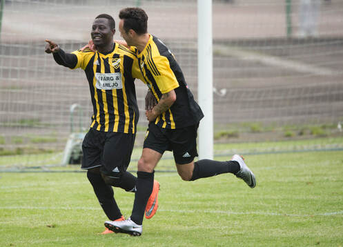 IFK Hässleholms Mike Andrew har gjort 0-2 på straff i