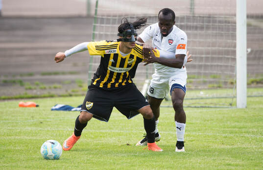 IFK Hässleholms Ameer Naseer i matchen i division 2 mellan