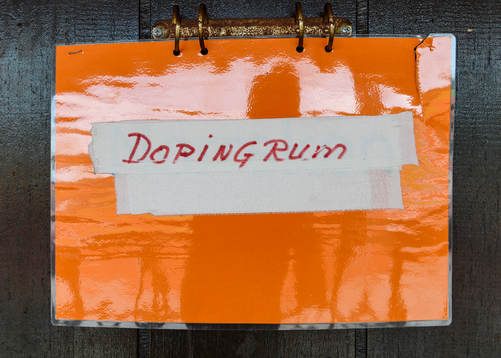 Generell bild på en skylt med texten "Dopingrum"