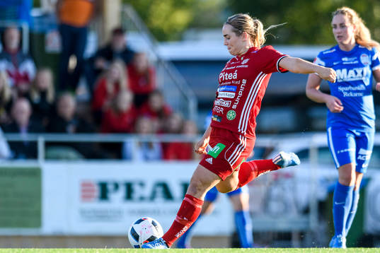 Piteås Irma Helin laddar för skott