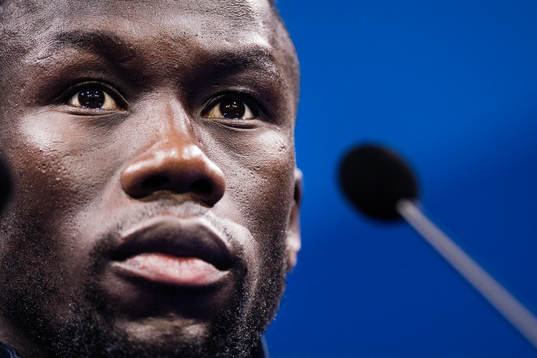 Bacary Sagna på Frankrikes fotbollslandslags presskonferens