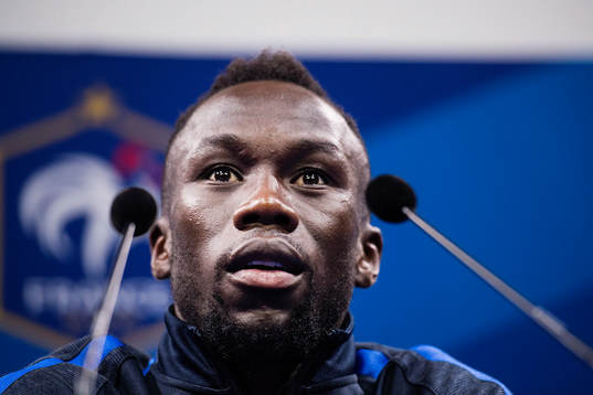 Bacary Sagna på Frankrikes fotbollslandslags presskonferens