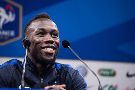 Bacary Sagna på Frankrikes fotbollslandslags presskonferens