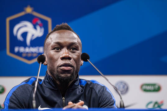 Bacary Sagna på Frankrikes fotbollslandslags presskonferens