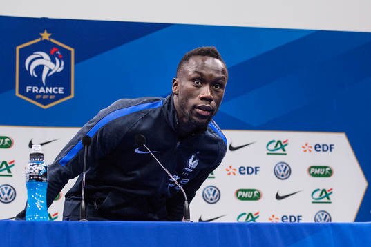 Bacary Sagna på Frankrikes fotbollslandslags presskonferens