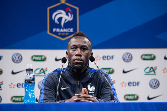 Bacary Sagna på Frankrikes fotbollslandslags presskonferens