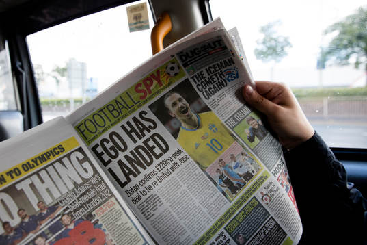 Ett engelskt tidningsuppslag med Zlatan