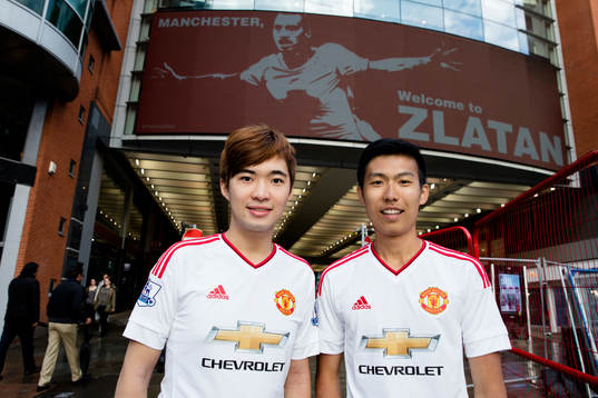 United supportrar vid namn Oachin och Stephen