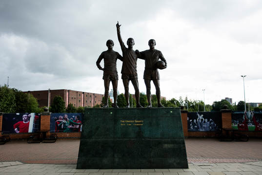 Staty med The United Trinity, Best, Law och Charlton