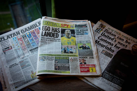 Tidningsuppslag med Zlatan nyheter