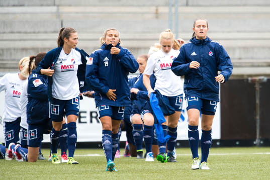Kvarnsvedens spelare värmer upp