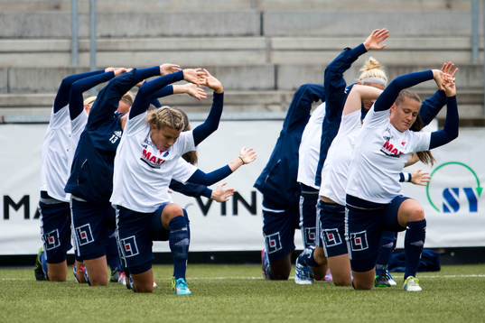 Kvarnsvedens spelare värmer upp