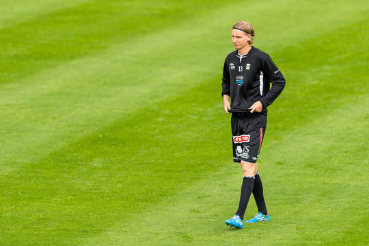 Varbergs Erik Nilsson före fotbollsmatchen i Superettan
