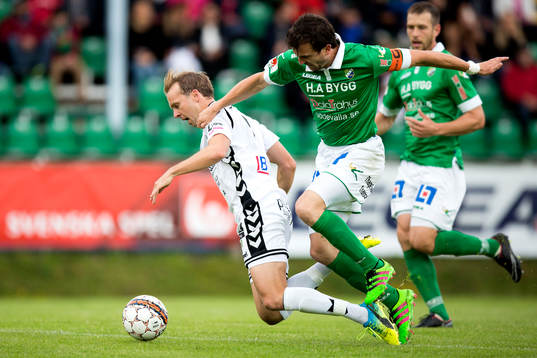 Ljungskiles Aleksandar Kitic och GAIS Craig Henderson