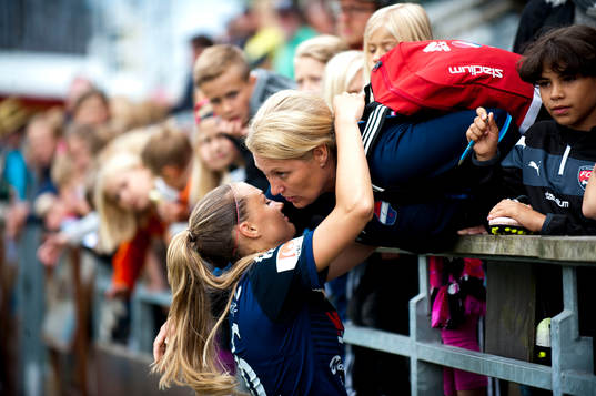 Kvarnsvedens Lova Lundin tackas