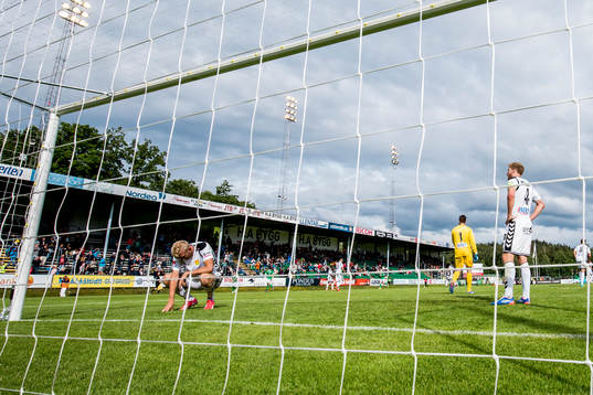 GAIS Carl Nyström (v) och Steven Old (h) deppar