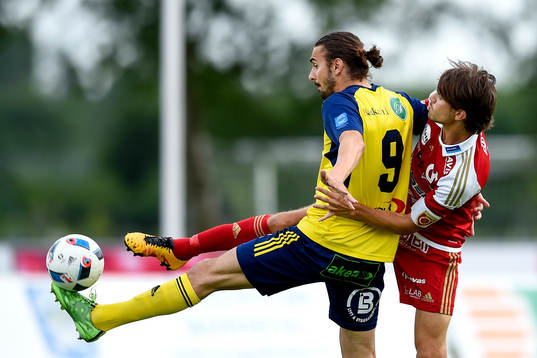 Ängelholms Vladica Zlojutro och Degerfors Sebastian Ohlsson