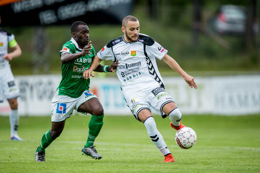 GAIS Malkolm Moenza före Ljungskiles Ahmed Suleiman