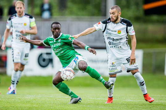 Ljungskiles Ahmed Suleiman före GAIS Malkolm Moenza