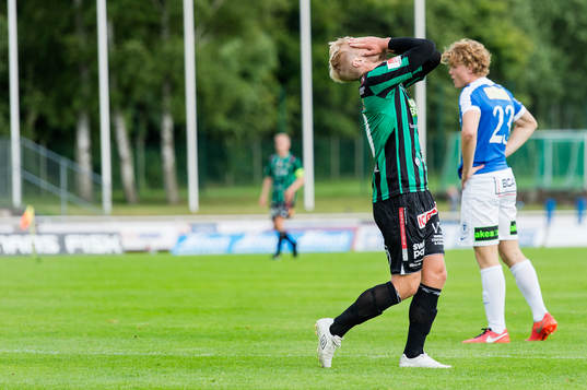 Varbergs Sebastian Crona deppar