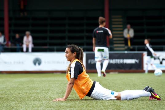 Rosengårds Marta Viera Da Silva värmer upp