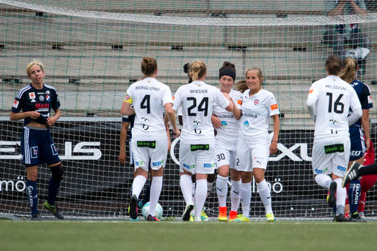 Rosengårds Ella Masar jublar medan Kvarnsvedens Sarah