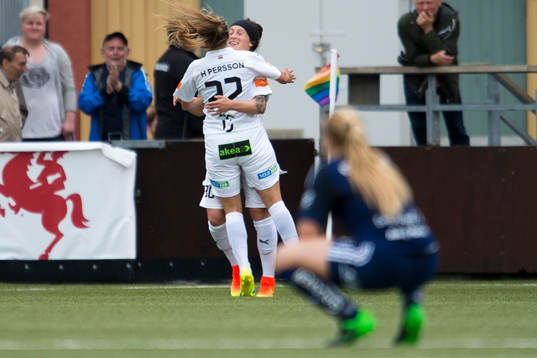 Rosengårds Ella Masar och Hanna Persson jublar och i