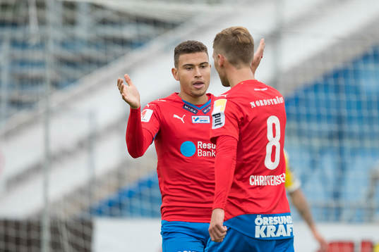 Helsingborgs Jordan Larsson och Martin Christensen (med