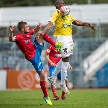 Helsingborgs Johan Mårtensson och Falkenbergs Hakeem Araba