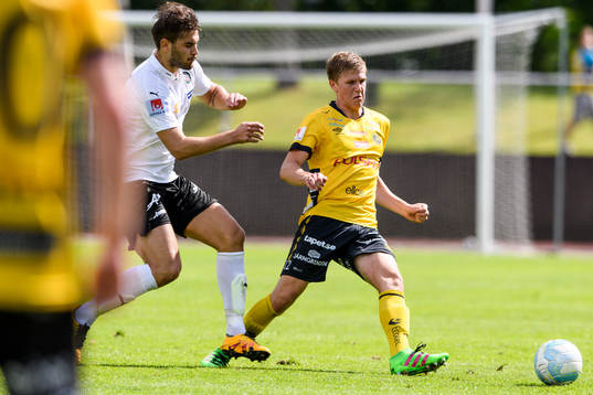 Elfsborgs Joakim Nilsson och Örebros Astrit Ajdarevic