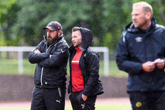 Örebros tränare Alexander Axén och assisterande tränare