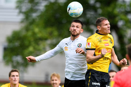 Nickduell mellan Örebros Brendan Hines-Ike och Elfsborgs