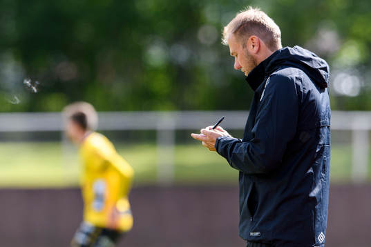 Elfsborgs manager Magnus Haglund antecknar