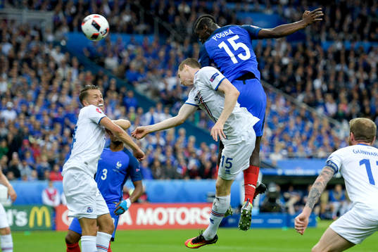 Frankrikes Paul Pogba gör 2-0