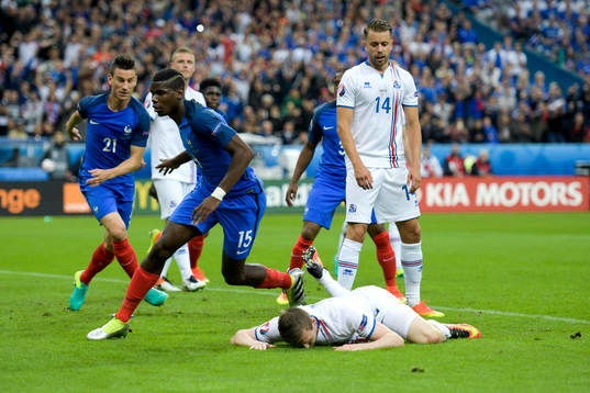 Frankrikes Paul Pogba jublar